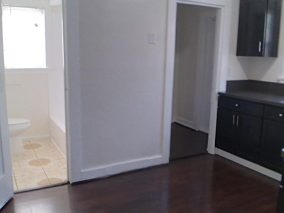 3rd image of 1116 W 58th Pl #1116