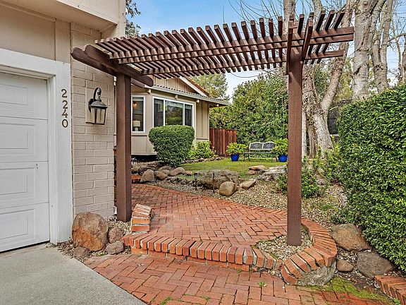 3rd image of 2240 Tahiti Dr