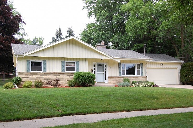 1st image of 902 Lowell Dr