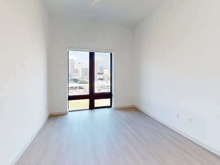 101 N Meridian — Photo 126