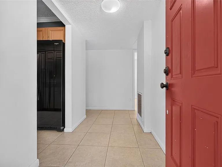 6411 Santa Monica Dr — Photo 3