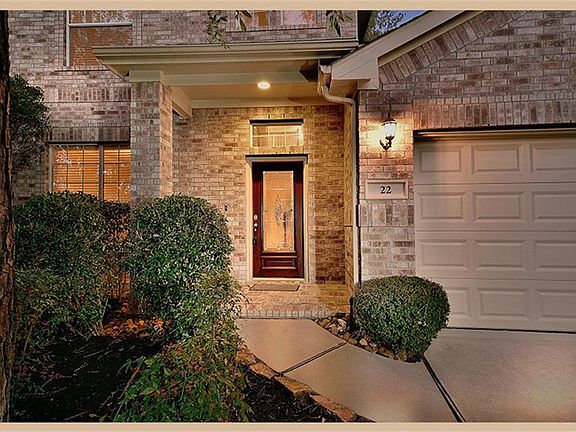 2nd image of 22 Ebony Oaks Pl