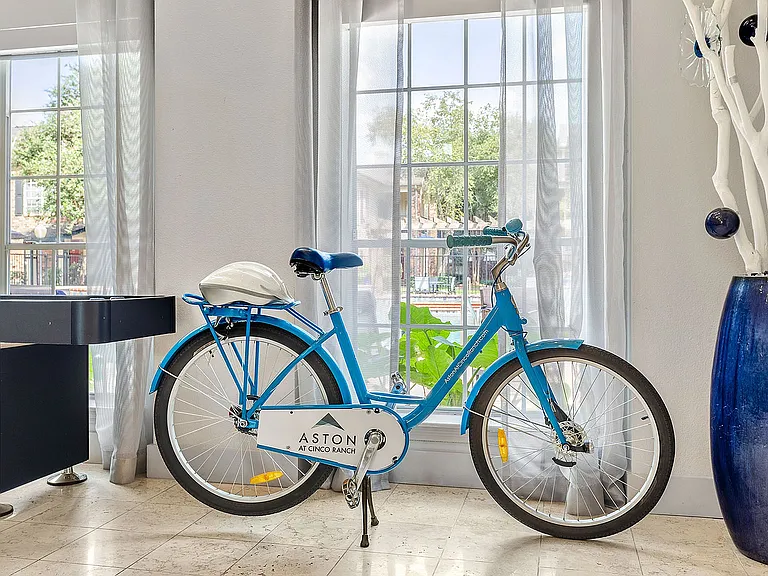 C242510_AstonAtCR_BikeRental_02-2