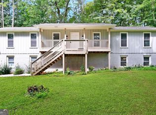 537 Raven Springs Trl, Stone Mountain, GA 30087