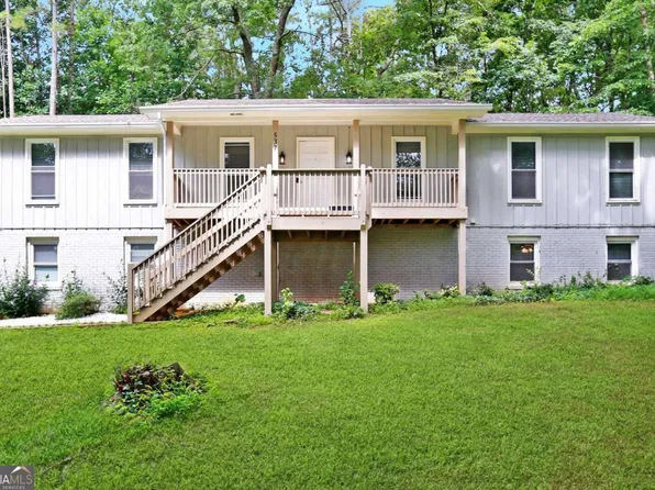 537 Raven Springs Trl, Stone Mountain, GA 30087