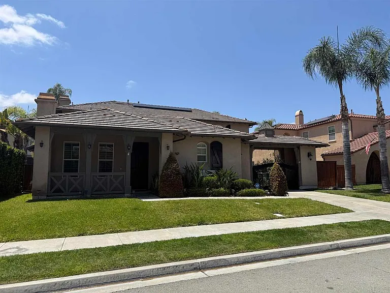 1472 Canoe Creek Way — Photo 2