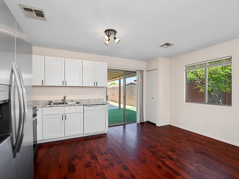 42551 W Hillman Dr — Photo 12