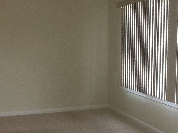  Living Room - Empty