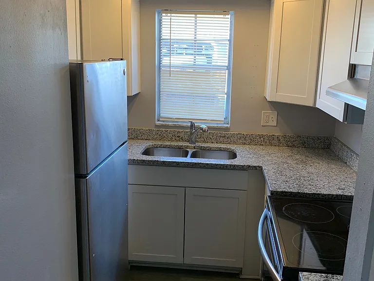 111 SW Madison Cir N #206 — Photo 2