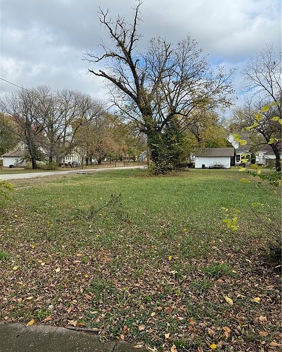 2nd image of 1002 S Forest Ave