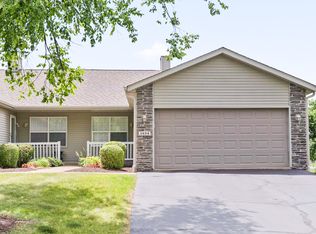 1424 Crimson Ridge Ln, Byron, IL 61010