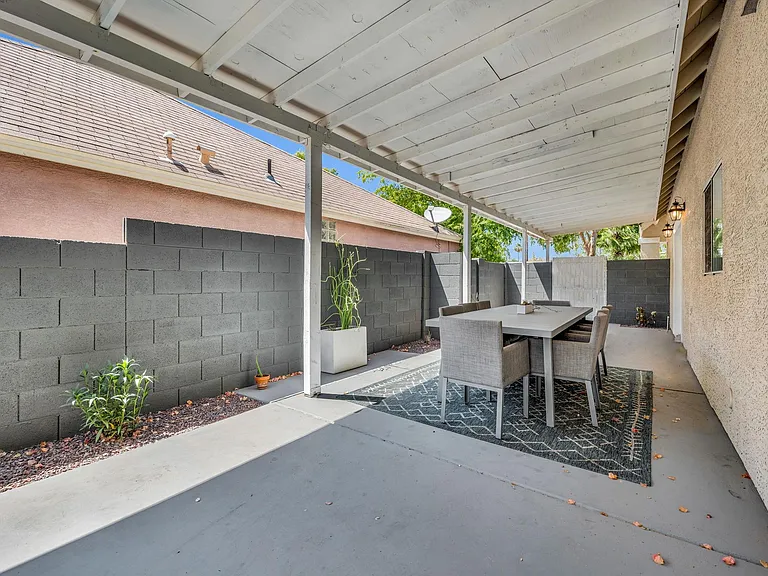 325 E Mitchell Dr — Photo 20