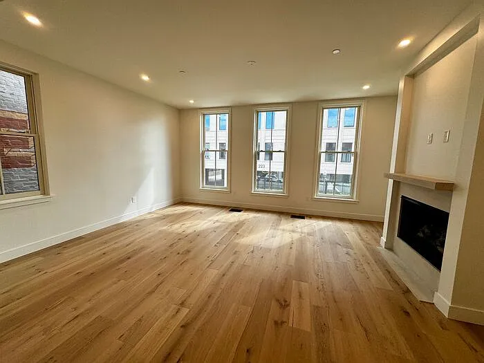 230 Washington St NE — Photo 10