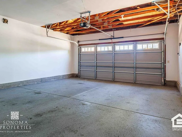 114 Melody Ct — Photo 36