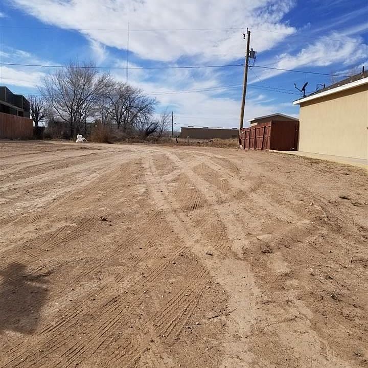 1st image of 1918 Clover Ln