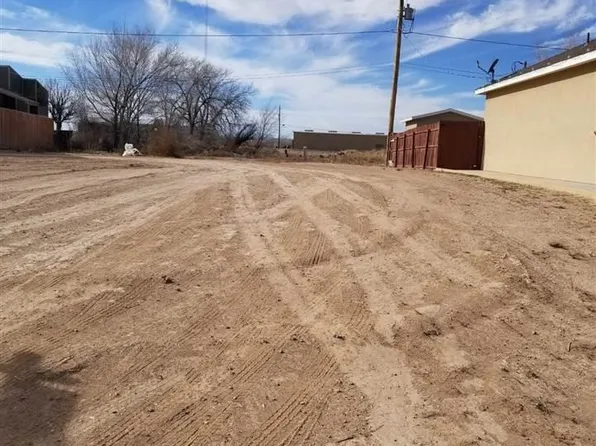 1918 Clover Ln, Roswell, NM 88203