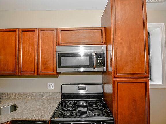 3rd image of 3733 N Elston Ave #2