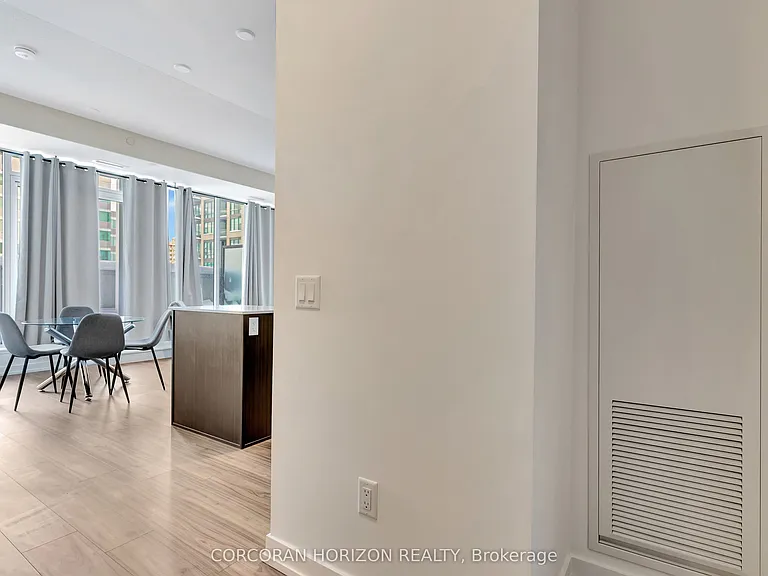 55 Duke St W #509 — Photo 10