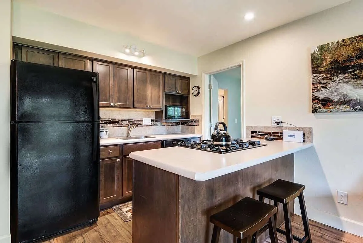 1565 NW Wall St — Photo 2