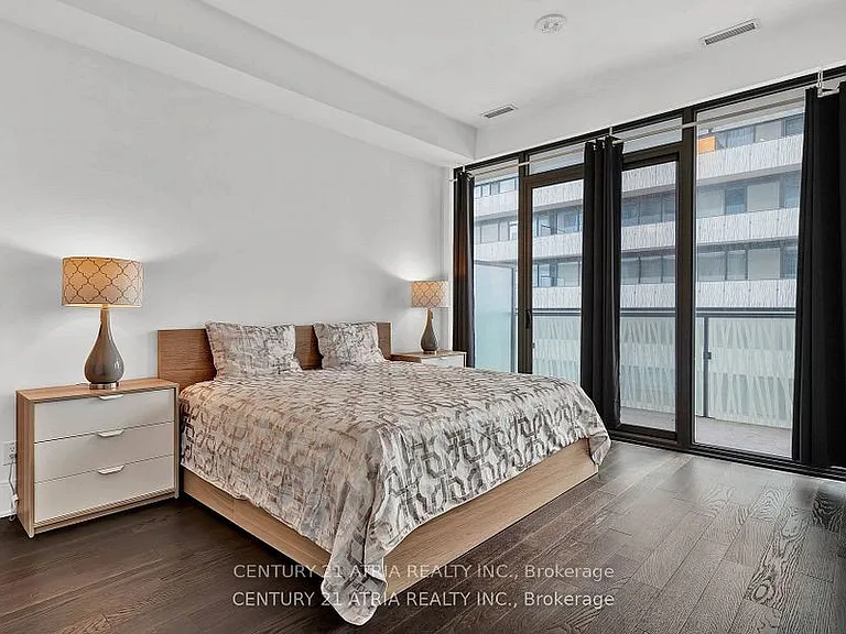 50 Charles St E #4906 — Photo 4