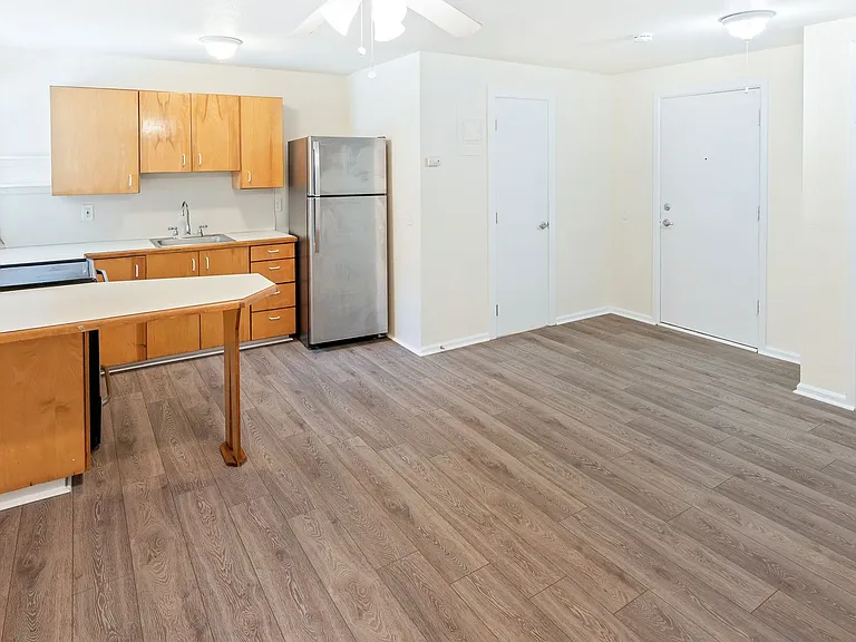 Abbottsford Apartments — Photo 100