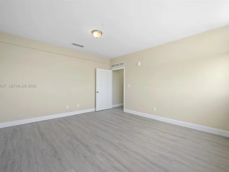 1020 NW 2nd Ave #302 — Photo 12