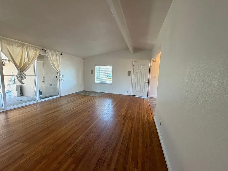 8945 Fashion Dr — Photo 13