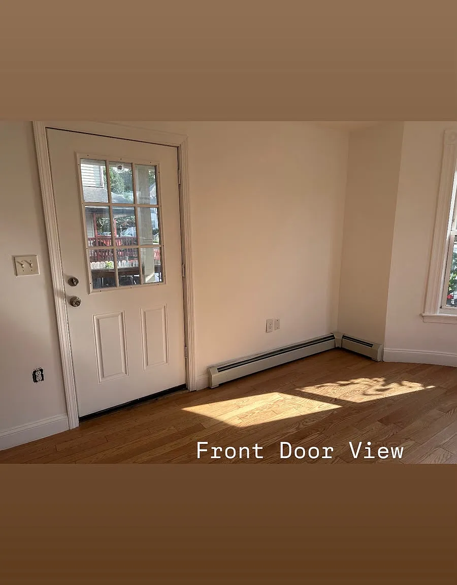 8 Peacevale Rd — Photo 2