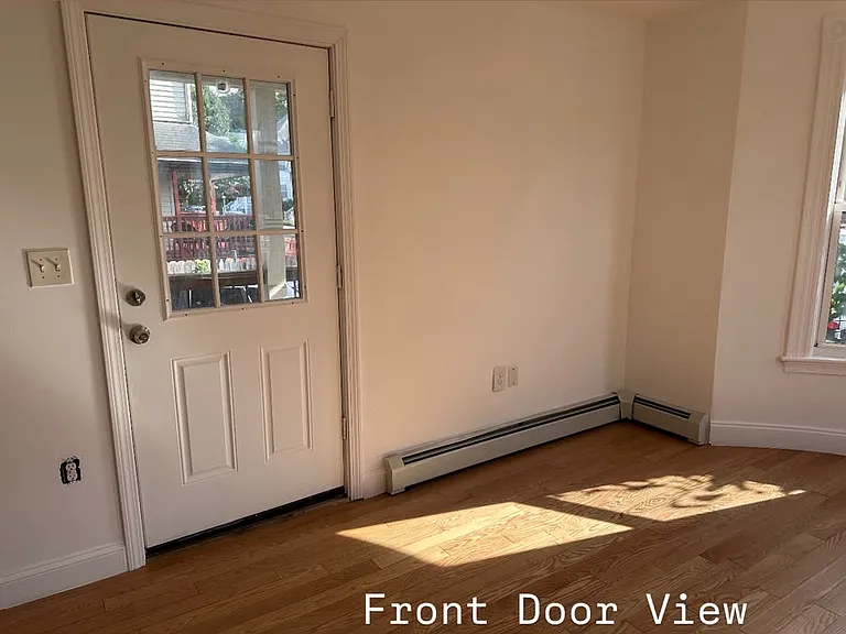 8 Peacevale Rd — Photo 2