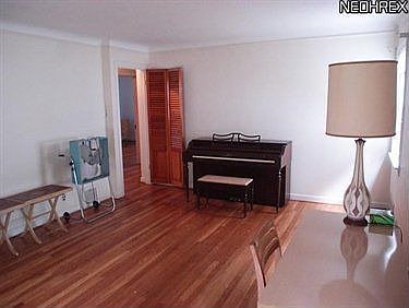 3rd image of 881 Quarry Dr