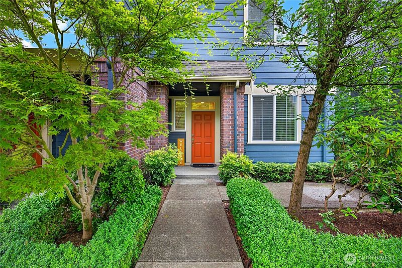 2nd image of 868 3rd Avenue NE