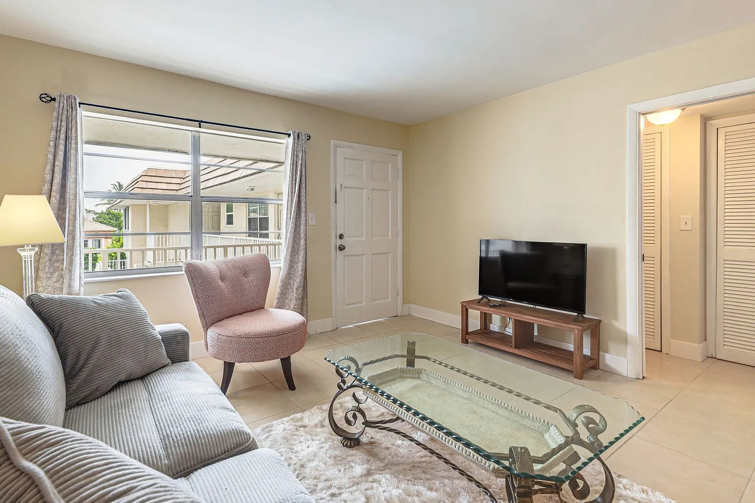 1 bed, 1.0 bath, 796 sqft, $3,290 — Photo 3