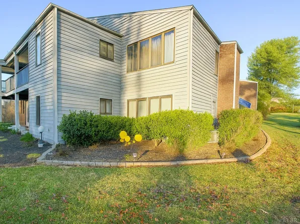 101 Manor Dr, Forest, VA 24551