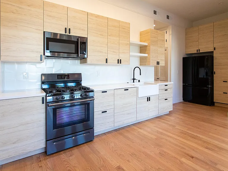 861 S Van Ness Ave — Photo 19