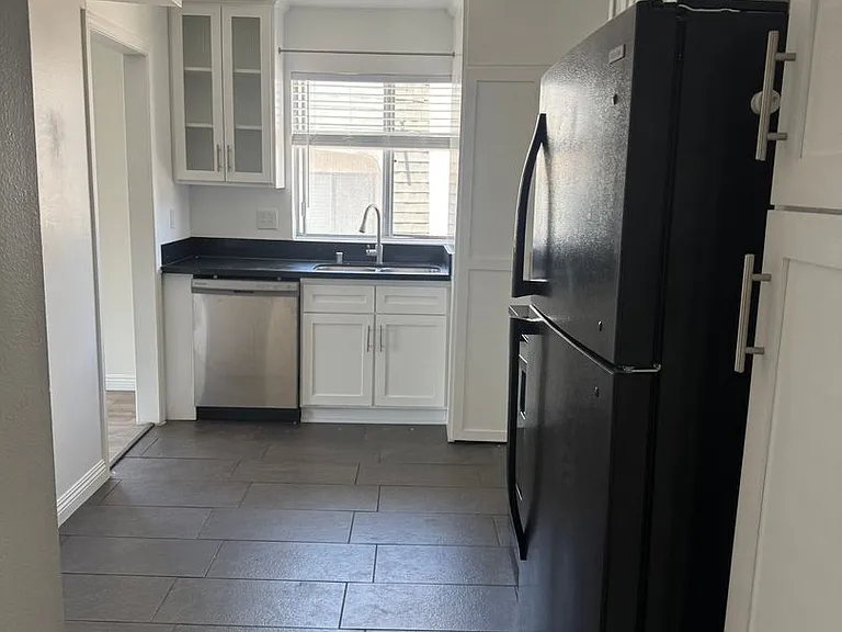 4646 Natick Ave — Photo 10