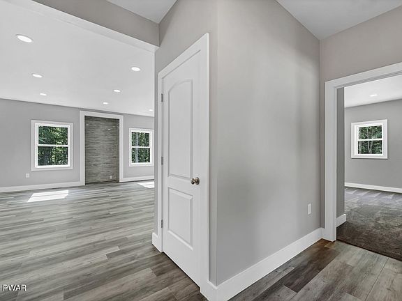 4th image of 177 Bear Valley Dr