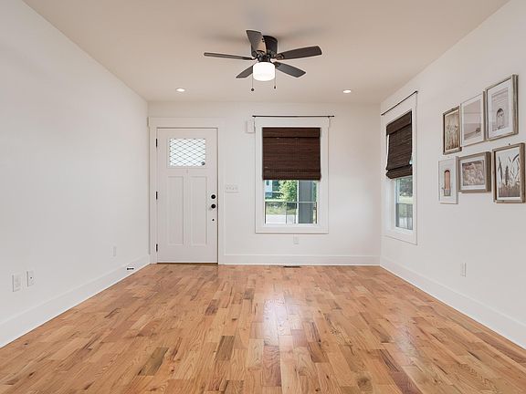 4th image of 202 S Aster Ave
