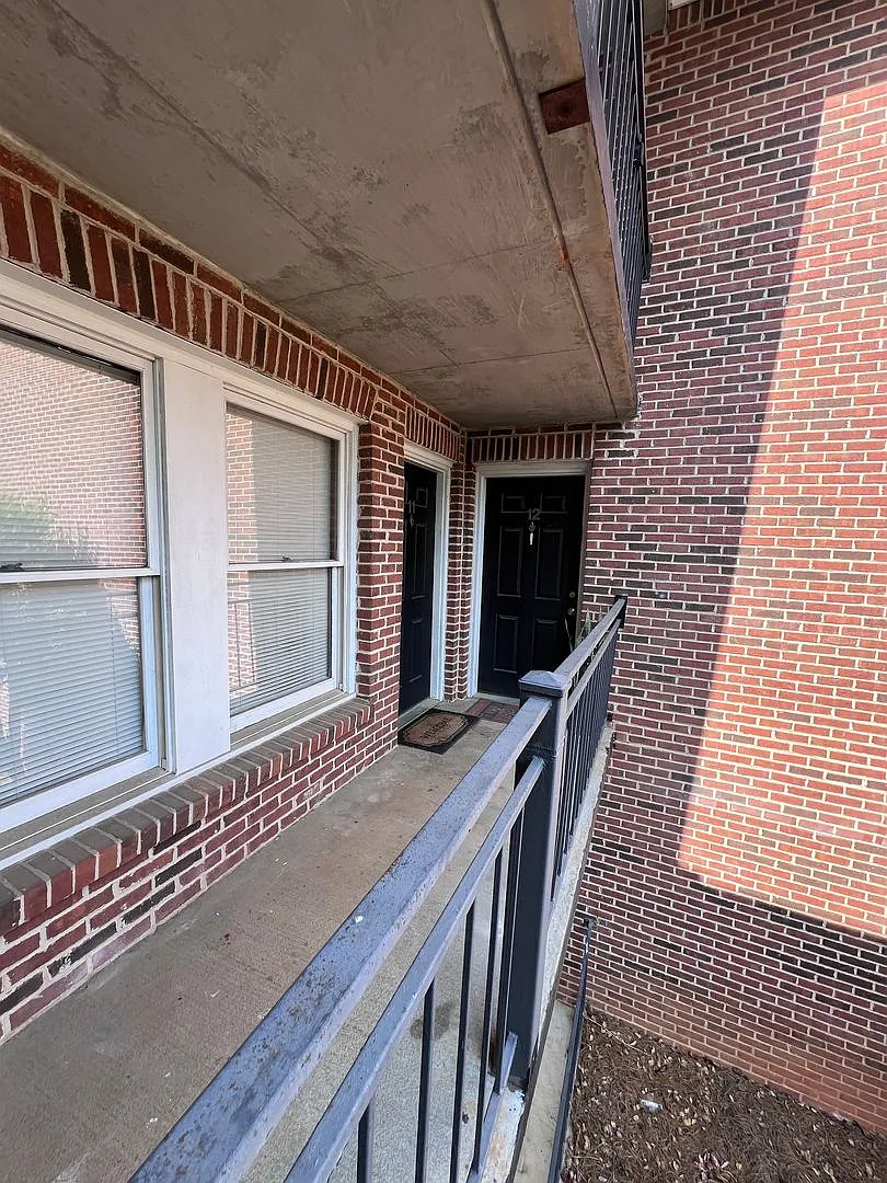 Deerfield Condominiums — Photo 3