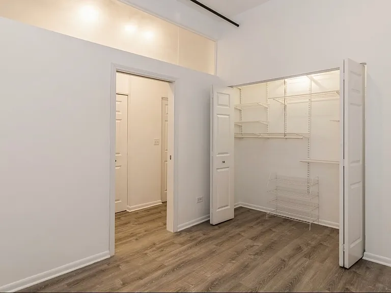 400 W Ontario St #507 — Photo 13