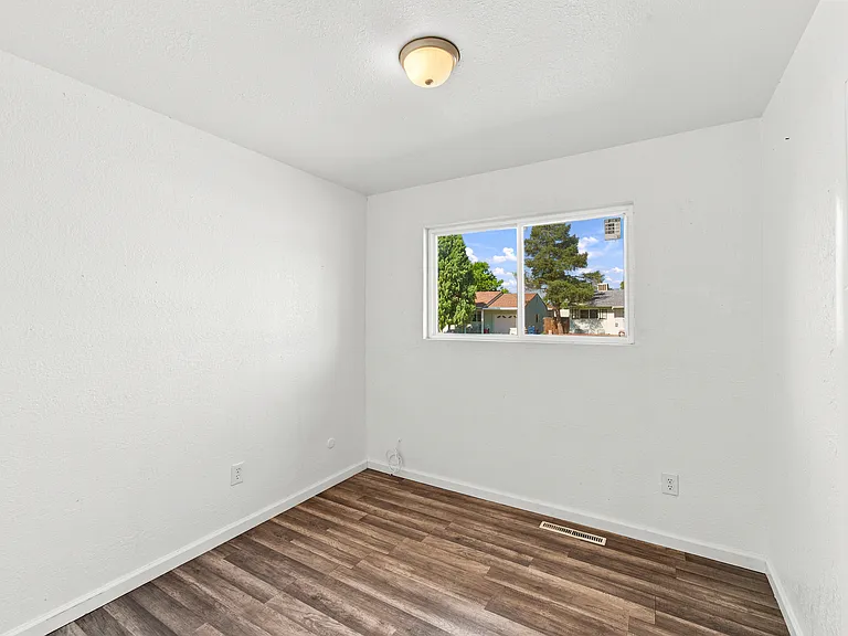 1810 Yakima Ln — Photo 8