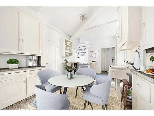 Sold by Level Group | media 17