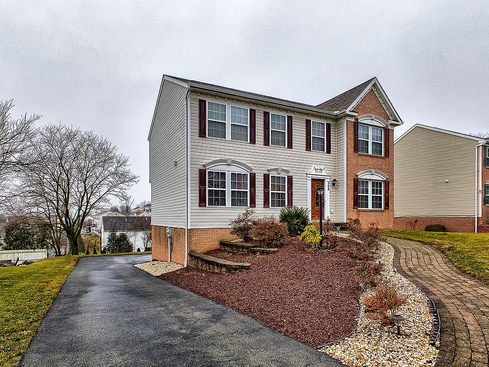 1st image of 304 Chanticleer Cir