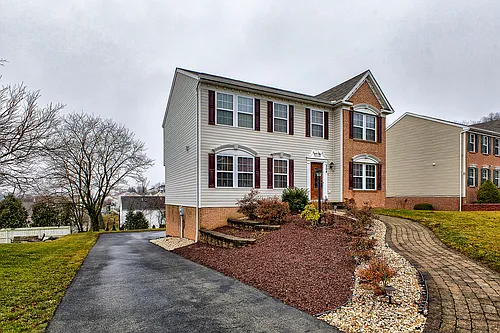 304 Chanticleer Cir Photo 1