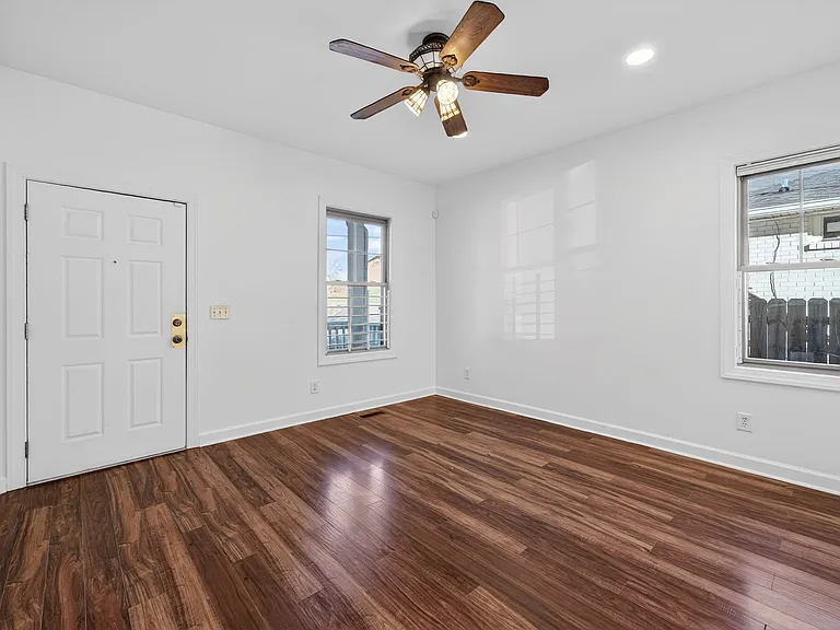 1103 Summit Ave — Photo 4