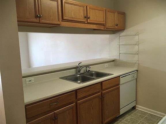 5th image of 2738 W Tharpe St APT 1401