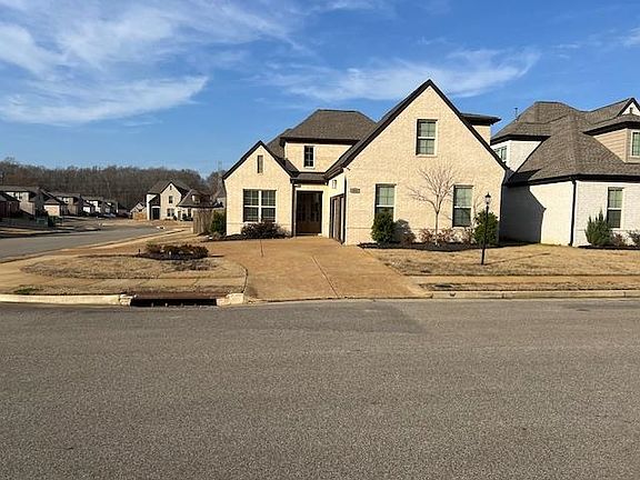 2nd image of 565 Holden Dr E