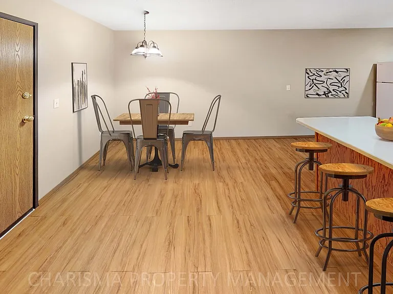 Teakwood Apartments — Photo 27