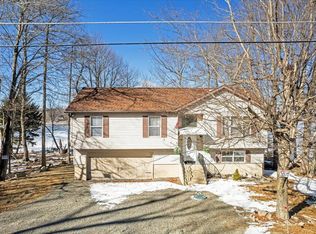 1431 Waterfront Dr, Tobyhanna, PA 18466