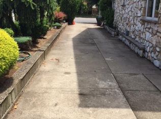 412 Woods Of Arden Rd, Staten Island, NY 10312