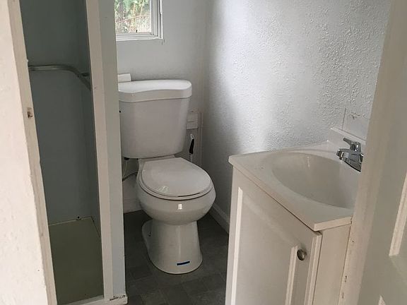 4th image of 4070 Railroad Ave APT 1